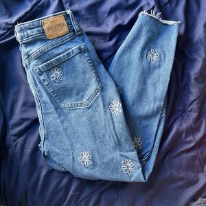 Hollister mom jeans. Women’s 5S/W 27/L 25.